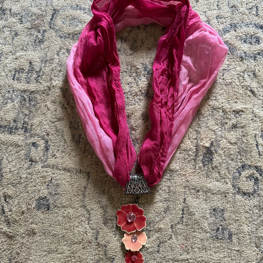 Chic Pink Ombre Scarf Necklace with Enamel Flower Pendants